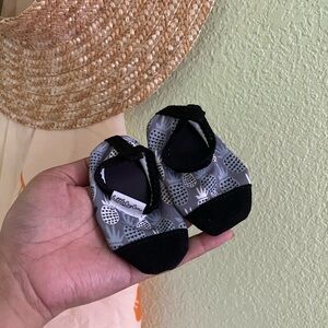 Little Cay Cam water moccs • infant size 3 (4.25”)